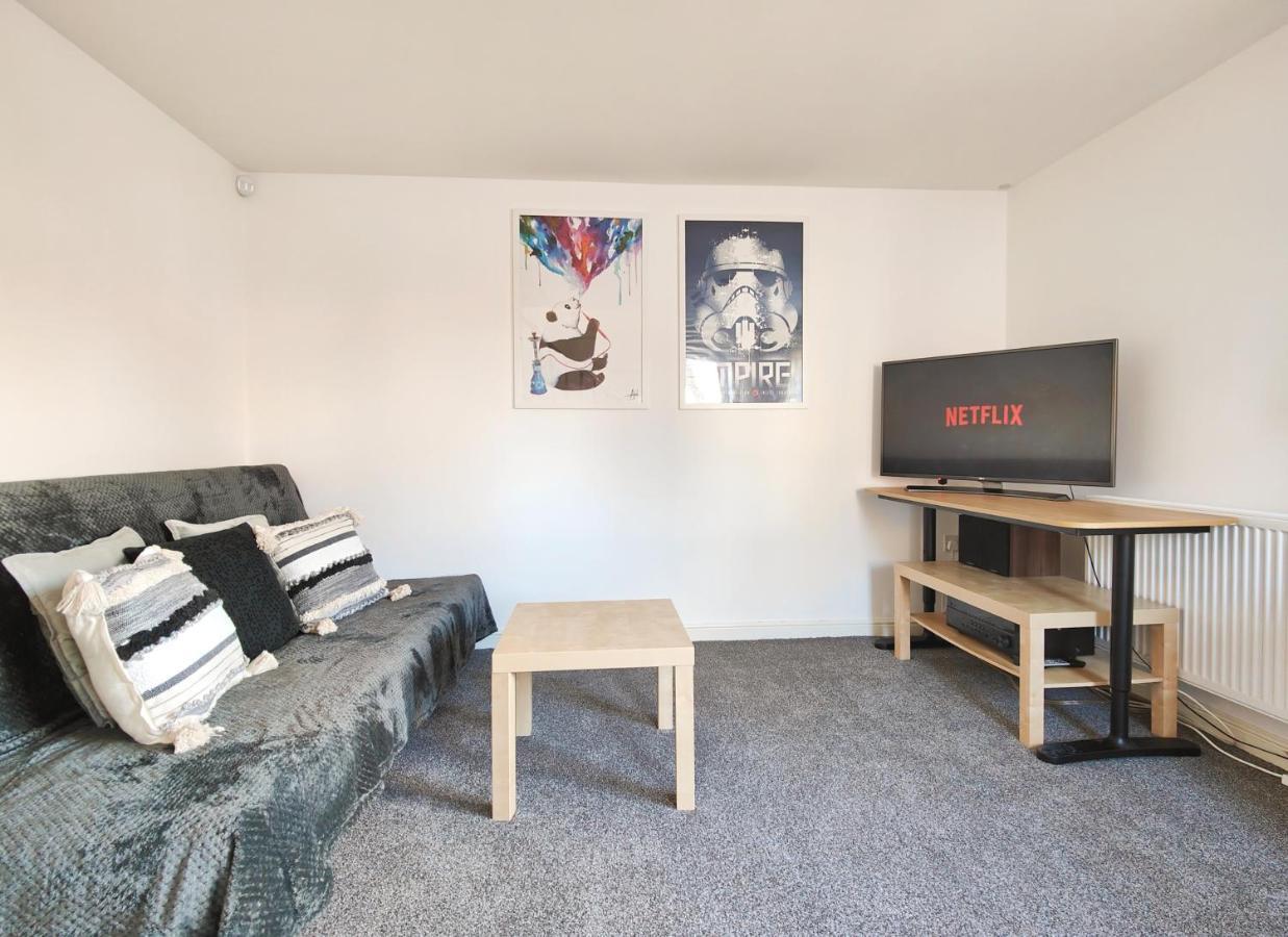 The Metcombe - Holiday Home With Free Parking - 10 Minutes Walk To Coop Live Arena & Etihad Stadium — Photos 3